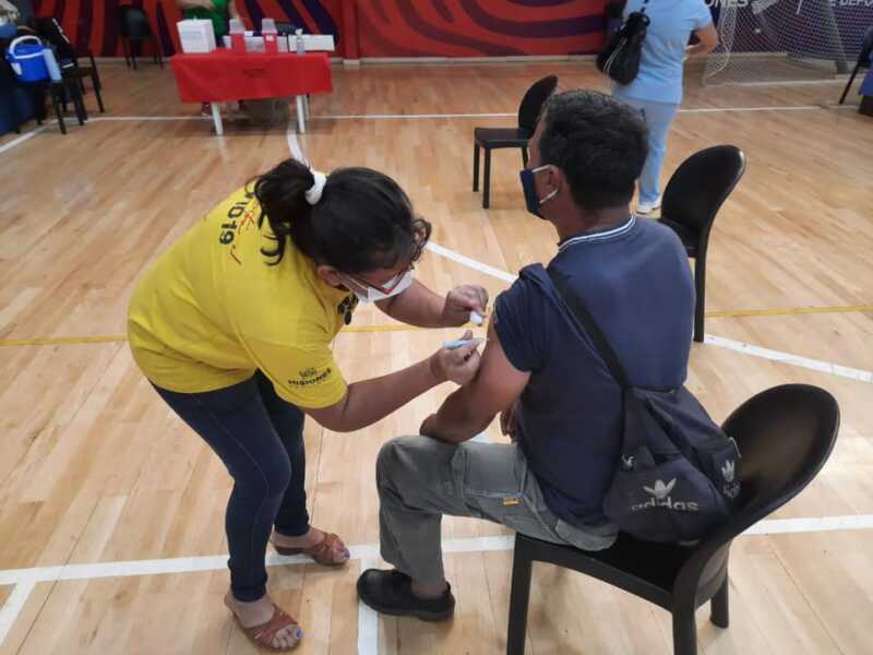 10 03 21 Jornada de inmunizacion a Docentes y Adultos de 50 anos a 59 anos con comorbilidades. 5