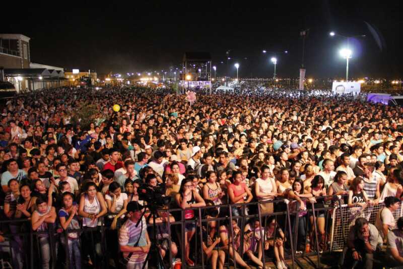 Miles de personas festejaron con los Auténticos Decadentes el inicio de la Primavera en Posadas 5 12038915 10153087969691603 8288889921570556618 o