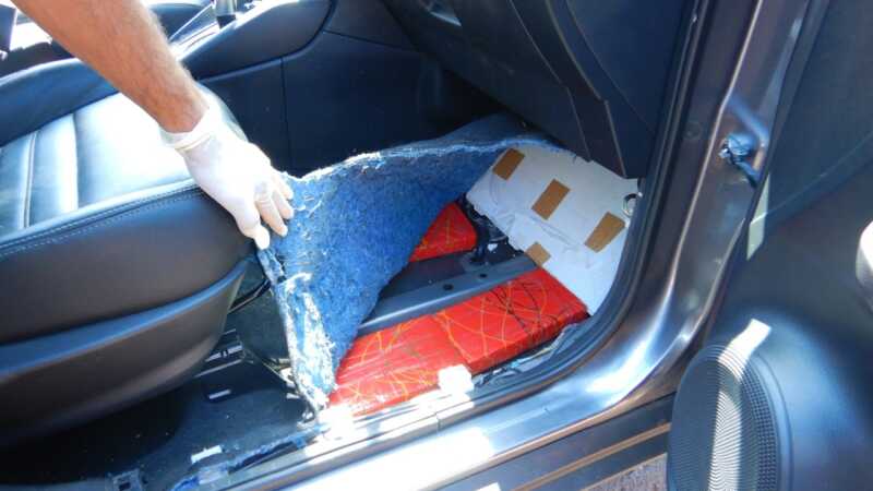 1327 Intentaba huir con seis kilos de cocaina en su automovil 4