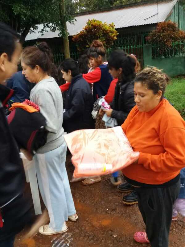 En Posadas también asistieron a las familias afectadas por las lluvias 1 2017 05 31 PHOTO 00002211