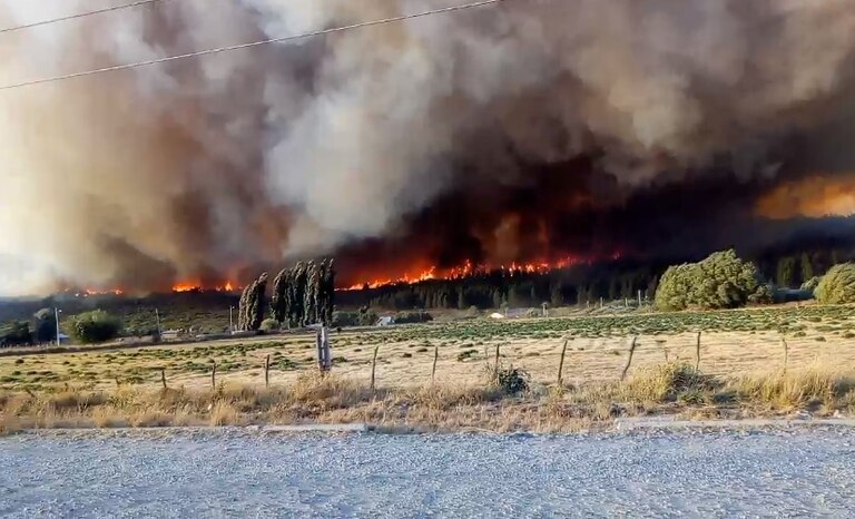 Impactantes imágenes de los incendios en la Patagonia 3 3DV7CRFWJBABZEQMWPRF52CTYM