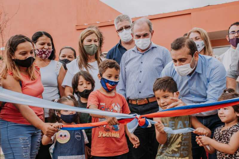4 INAUGURAN OBRAS COMUNITARIAS Y ENTREGA DE VIVIENDAS EN POSADAS