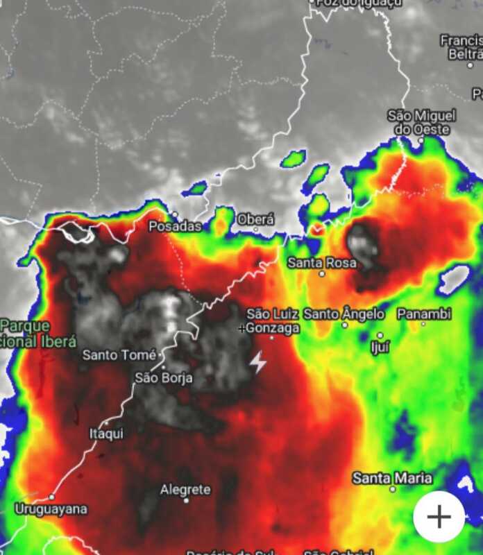 Frente de tormenta ingresó a Misiones: fuerte actividad eléctrica y ráfagas de vientos 1 474623894 1414082770009878 2924150924893041285 n 1