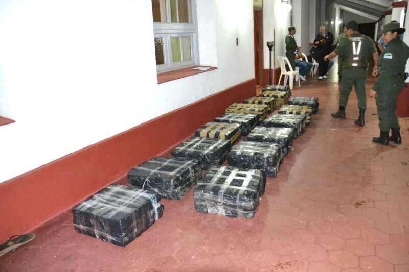 Corrientes: incautan más de 700 kilos de marihuana que iba desde Alem a Buenos Aires 2 717 Kilos de marihuana 1