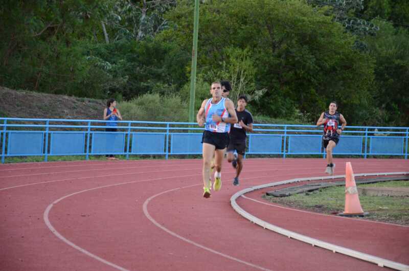 Realizaron el Campeonato Provincial de Mayores de Atletismo en el Cepard 3 Atletismo 2 1
