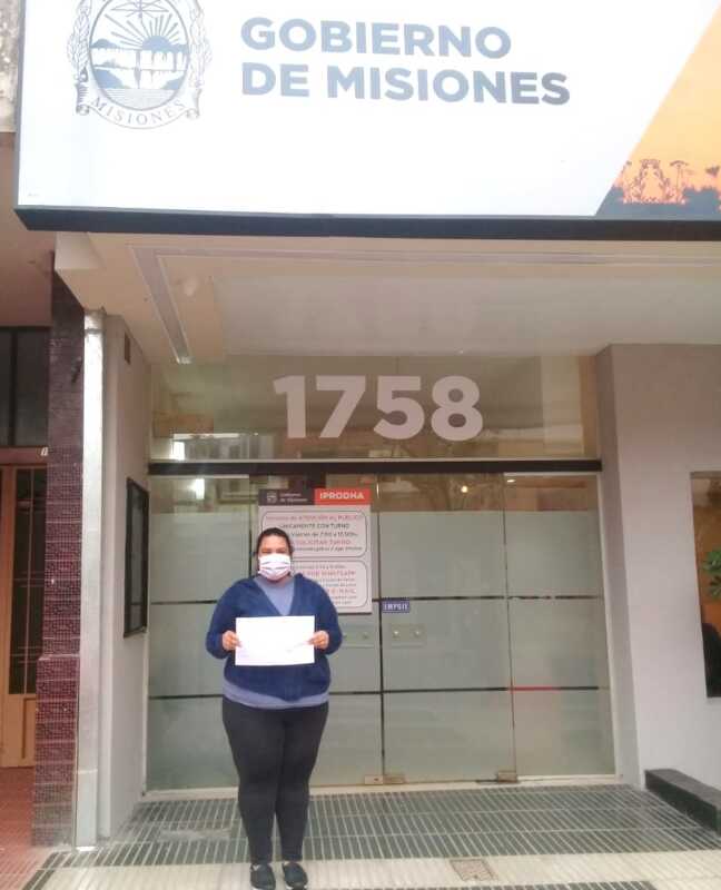 Belen Caceres ya tiene la orden de adjudicacion del Iprodha de la vivienda para su familia