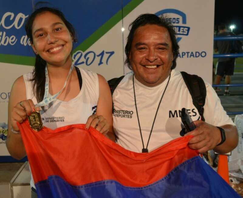 Atletismo Adaptado: Bergallo y De Jesús concentran en el Sur 1 Bergallo junto a entrenador Flores