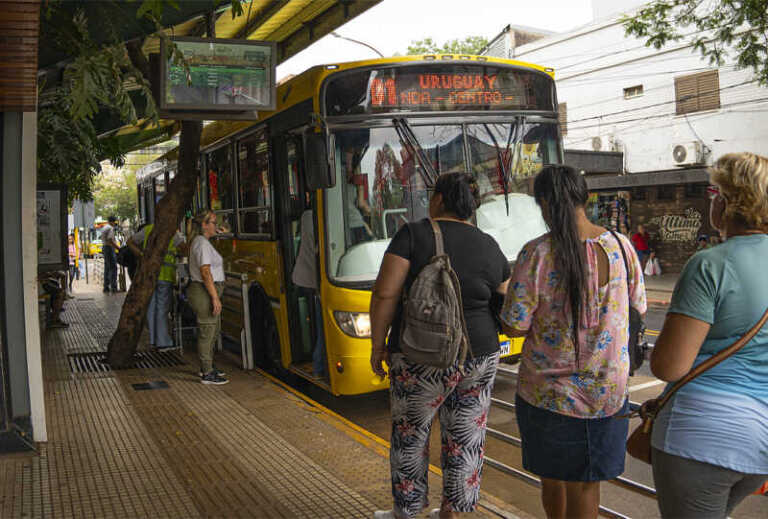Boleto más caro y menos colectivos: el transporte público rumbo a su debacle