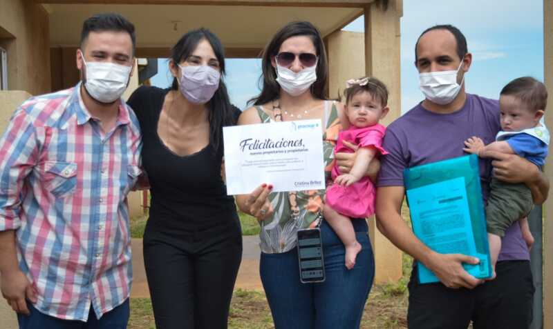 Cristina Britez entrega de viviendas Procrear