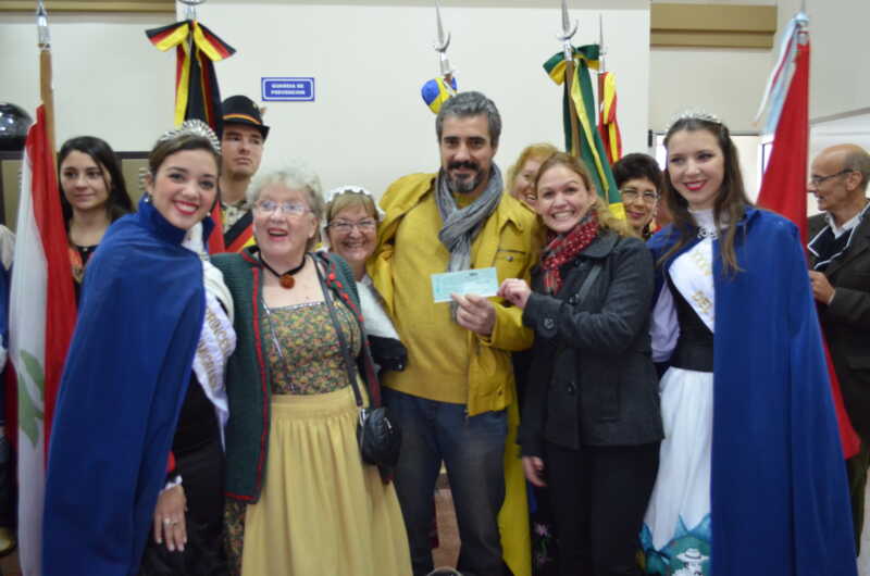 Oberá: colectividades recibieron subsidio del Gobierno Provincial 1 DSC 2372