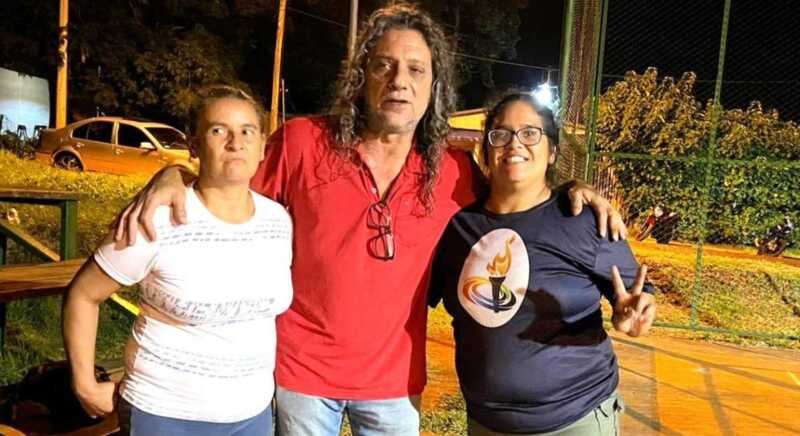 Proponen crear por Ley el “Programa de Fomento a Experiencias Deportivas de Fútbol en barrios populares” 2 Diputado Martin Sereno con las coordinadoras deportivas de futbol en Jardin America