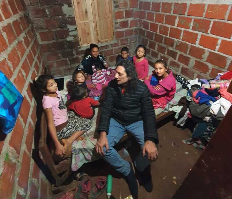 Jardín América: madre a cargo de 7 hijos y hermano discapacitado necesita urgente contención del Estado 2 Diputado Sereno con familia de Jardin que necesita ayuda