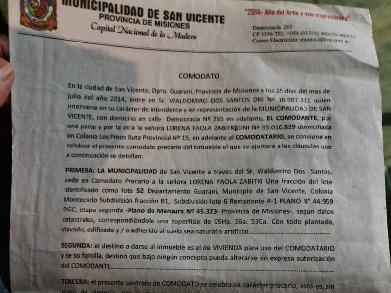 Documentacion de comodato a una de las familias de Picada Los Pinos1