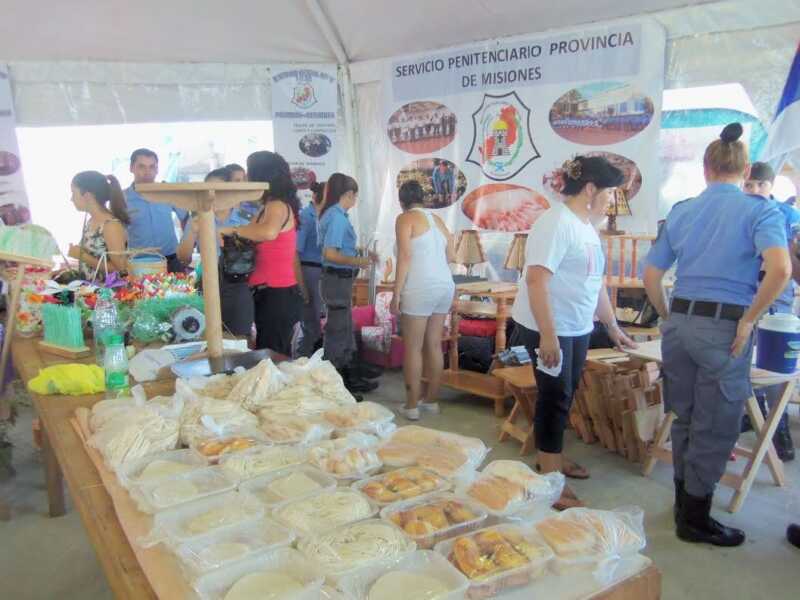 Nueva Expo-artesanal del Servicio Penitenciario Provincial en la Costanera de Posadas 1 EXPFERIA 2014 01