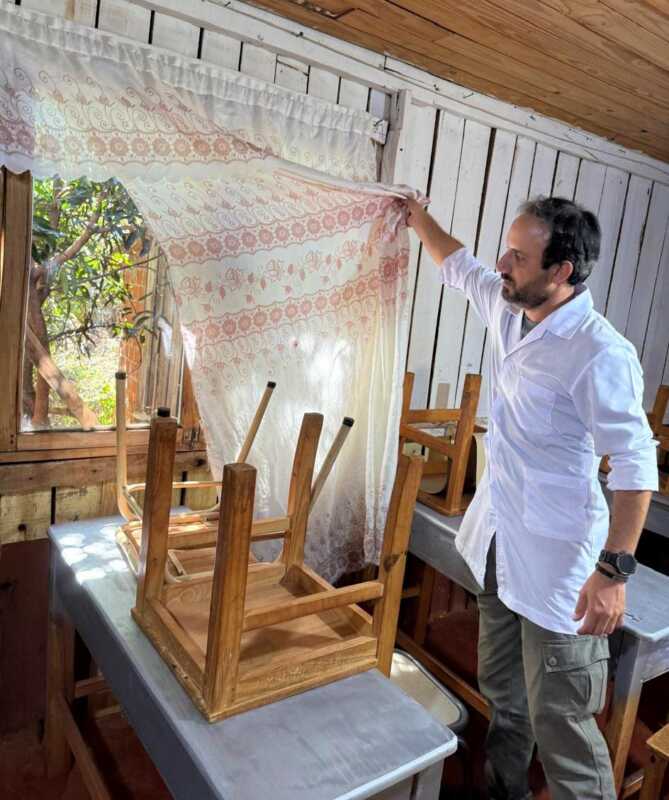 San Vicente: la comunidad de la Escuela 951 necesita otro edificio y mientras reclama más aulas 4 El deterioro edilicio de la Escuela 951 impide abrir las ventanas que estan trabadas