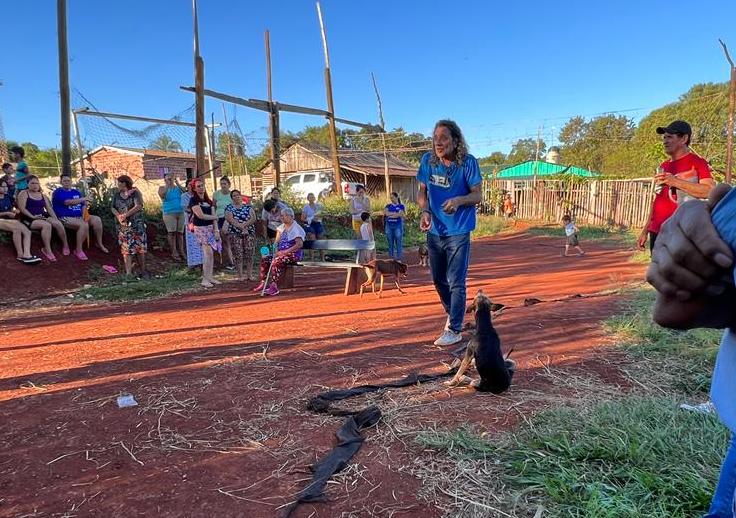 El diputado Martin Sereno se reunio con un grupo de familias del popular barrio