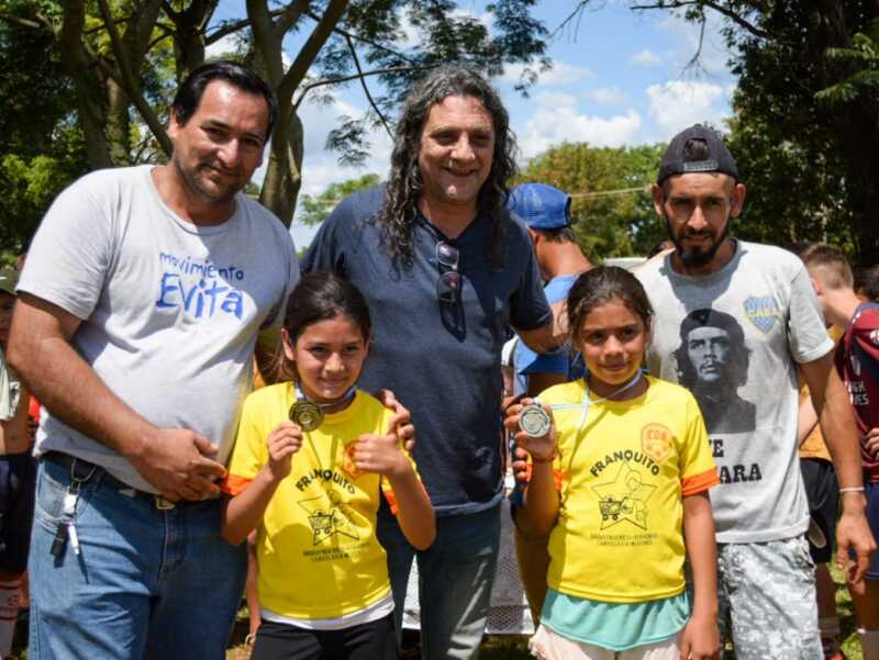 Proponen crear por Ley el “Programa de Fomento a Experiencias Deportivas de Fútbol en barrios populares” 5 El diputado Sereno participo de la premiacion del torneo de futbol entre varios barrios de Jardin