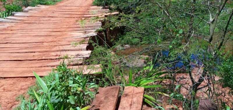 El puente de madera del Paraje Monyolito es un riesgo para las familias productoras que deben trasladarse3