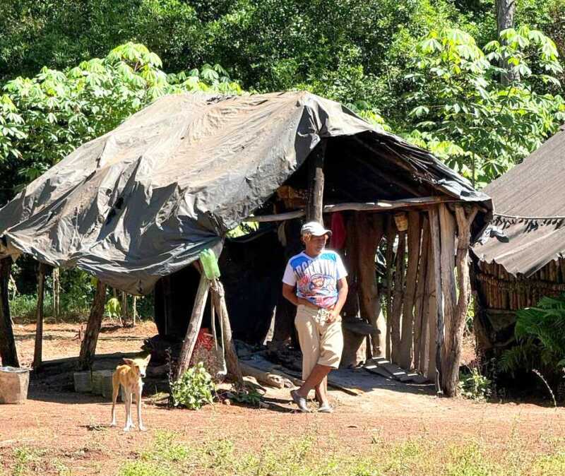 Santa María: familias guaraníes de Pindo Jú se sienten abandonadas y reclaman sus derechos esenciales 5 El reclamo por mejores viviendas es para reemplazar a las que tienen que son muy precarias