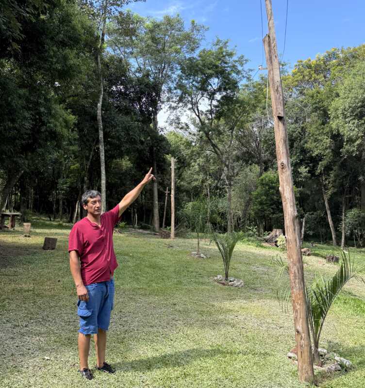 Santa Ana: reclamos al Municipio por agua, luz y caminos, dramas constantes en familias del barrio El Cruce 3 En El Cruce es necesario un tendido electrico para todas las familias
