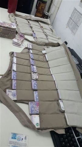 Puente San Roque González: Afip secuestró casi un millón de pesos ocultos en chalecos 5 En el Puente Internacional San Roque Gonzalez de Santa Cruz se realizo el procedimiento