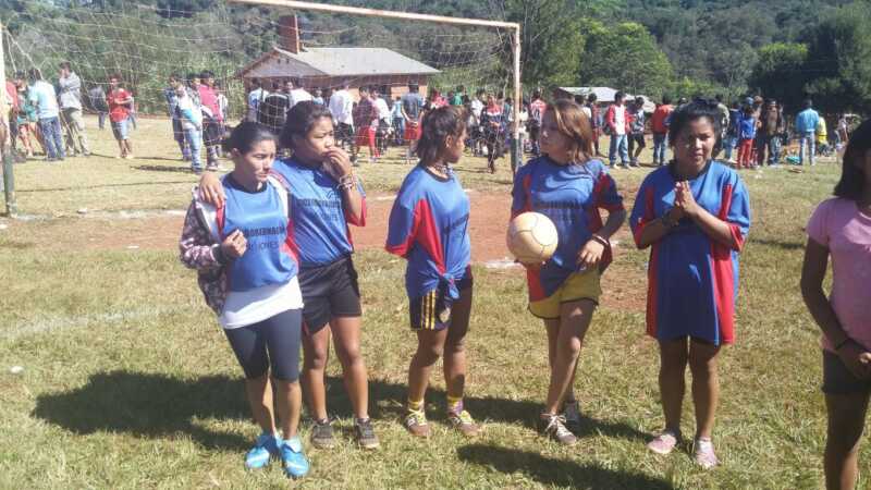 Juegos Deportivos Misioneros : Encuentro entre comunidades Mbyá Guaraní 3 Enc Capiovi5