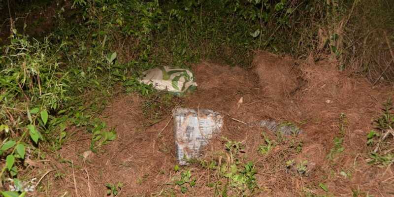 Gendarmería decomisó más de 3.900 kilos de marihuana en Colonia Delicia 3 Eou7amXW4AI6O8z