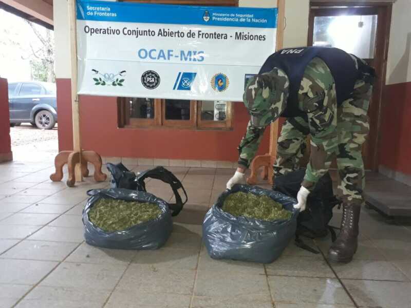 Puerto Iguazú: incautan suplementos vitamínicos valuados en más de un millón y medio de pesos 2 FOTO PNA 1 1