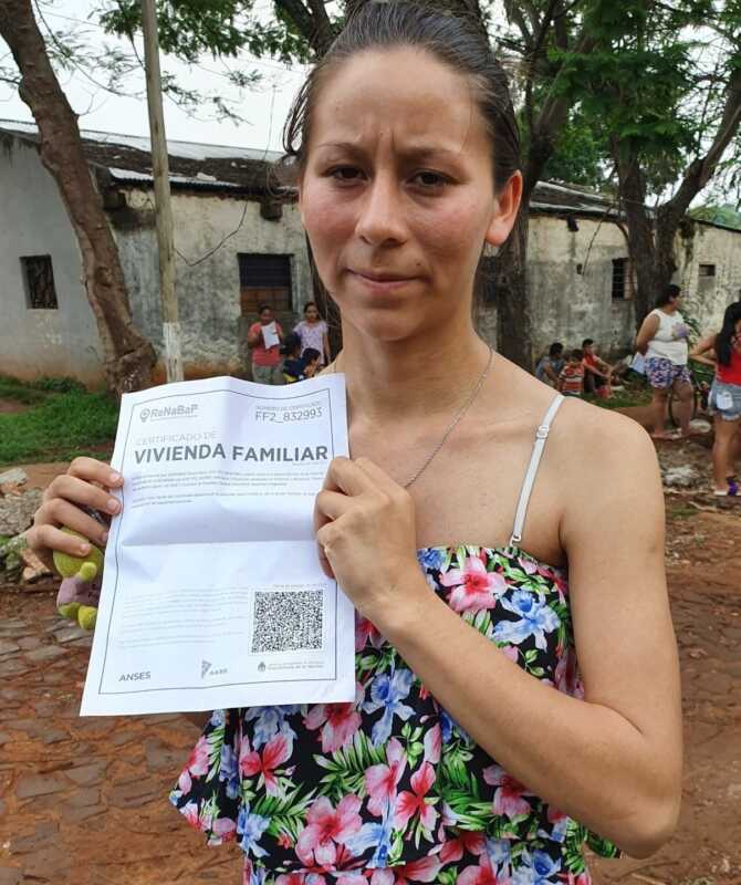 Chacra 190: por orden de la Justicia más de 50 familias de Posadas serían expulsadas a la calle 2 Familias de chacra 190 de Posadas protegidas por RENABAP estan desesperadas ante amenaza de desalojo2