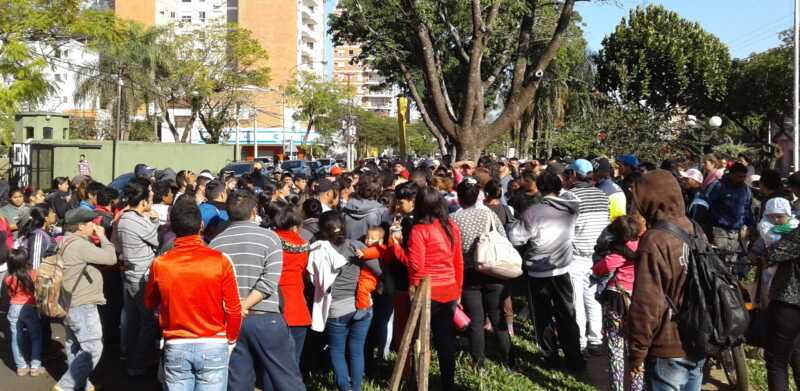 Familias marcharon al Iprodha1