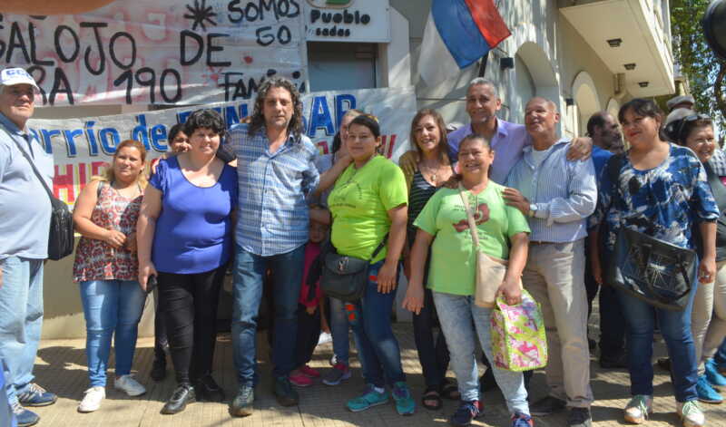 Chacra 190: por orden de la Justicia más de 50 familias de Posadas serían expulsadas a la calle 3 Familias reclaman junto a diputados DD HH y la Defensoria del Pueblo de Posadas1