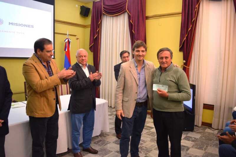Garay entrega subsidios 2