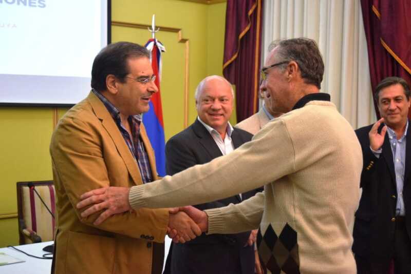 Garay entrega subsidios