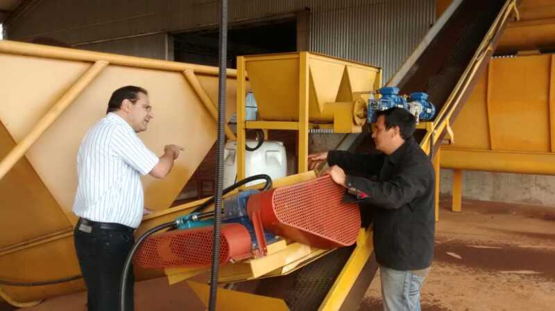 Garay informandoe del funcionamiento de la planta