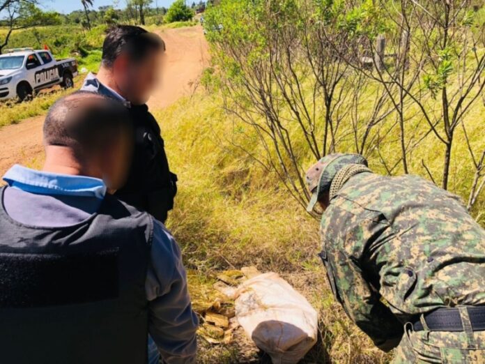 Hallaron droga escondida 1 696x522 1