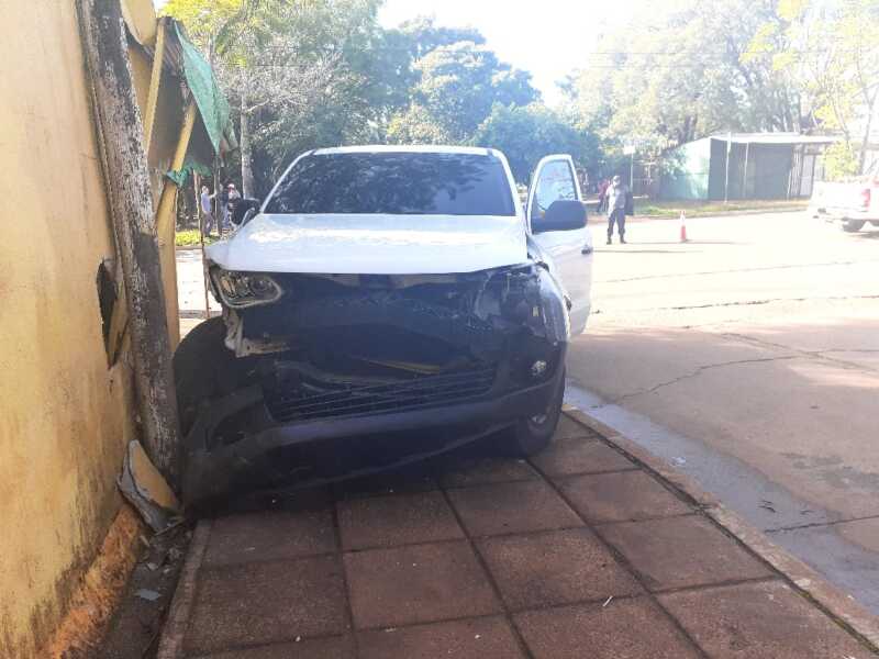 Conductor ebrio que chocó a dos vehículos y causó destrozos en un puesto de Villa Cabello 1 IMG 20200607 WA0002