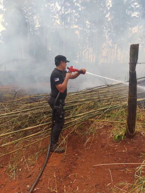 Siguen los trabajos para combatir los focos de incendio en varios puntos de la provincia 1 IMG 20220124 WA0021