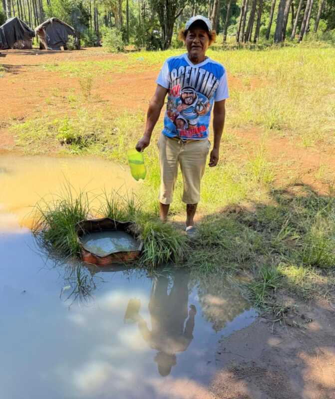Santa María: familias guaraníes de Pindo Jú se sienten abandonadas y reclaman sus derechos esenciales 4 La comunidad no tiene agua potable las familias utilizan la de la vertiente