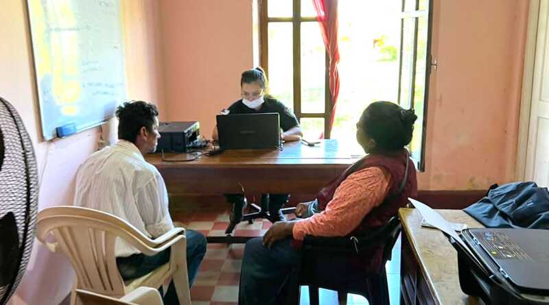 La familia que sufre amenazas de desalojo este domingo nuevamente denuncio el atropello ante la policia de Corpus