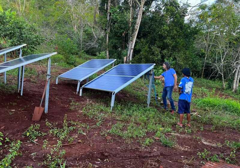 La instalacion de nuevos paneles solares posibilitan que familias de Arroyo Isla vuelvan a tener luz y agua