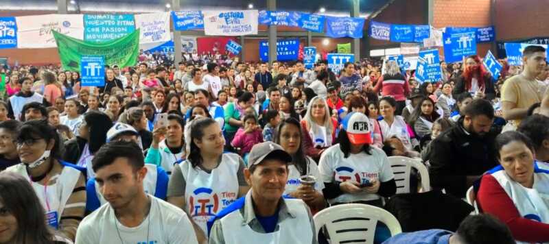 Lanzamiento de TTT en el Polideportivo de Gobernador Roca colmado de militantes 1