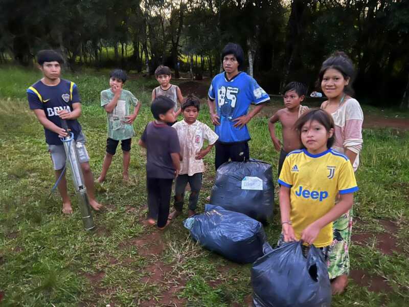Las familias de la comunidad de Arroyo Isla recibieron ropas e insumos recolectados por el Evita de San Vicente