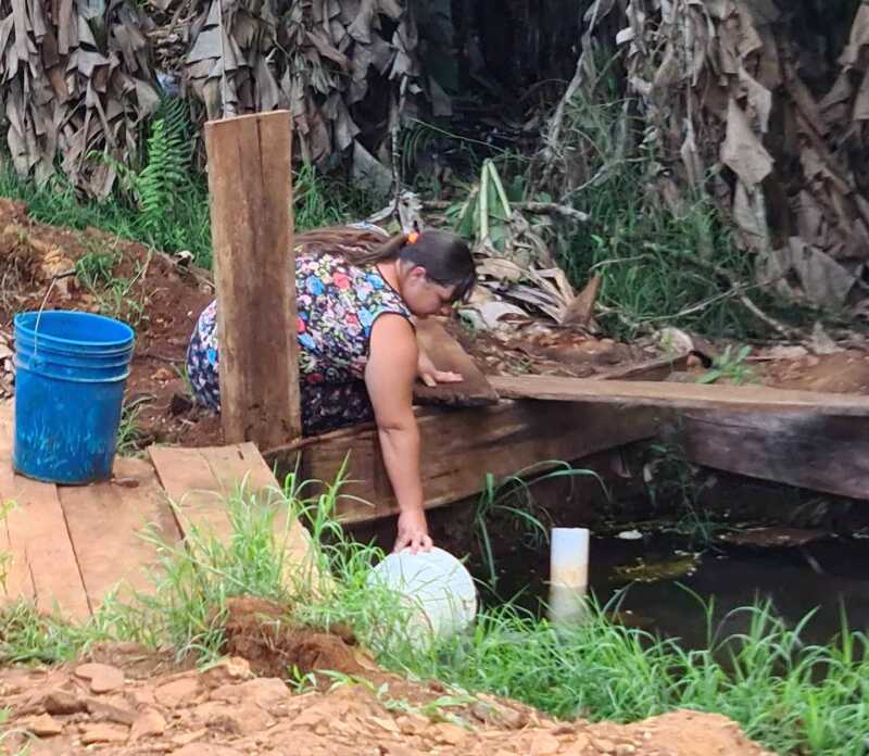 Las familias del barrio Obrero de San Vicente arriesgan su salud toda vez que consumen agua de un pozo2
