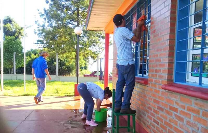 Las organizaciones sociales concluyeron con las refacciones en escuelas de la provincia 3 Las organizaciones sociales pusieron manos a la obra en escuelas1
