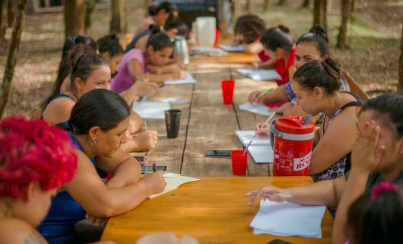 Las trabajadoras de la economia popular brindan una gran ayuda para la ensenanza de ninos y ninas