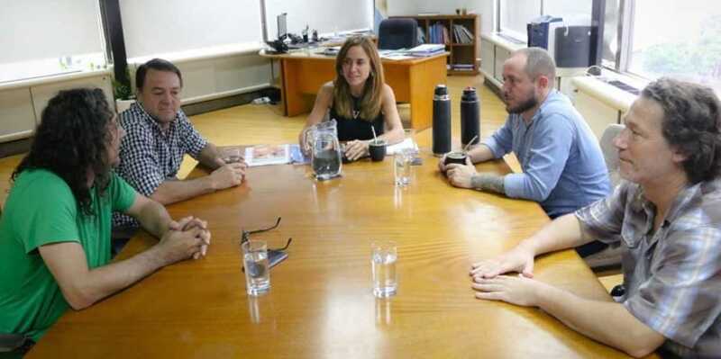 Legisladores del FPAyS con la funcionaria de Desarrollo Social Victoria Tolosa Paz1
