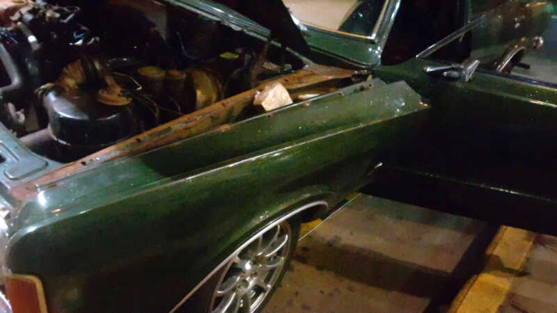 Los agentes de la aduana desmantelaron el auto