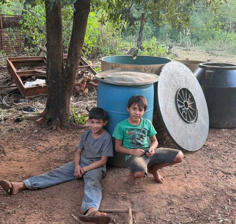 Los ninos tambien se ven perjudicados por falta del liquido vital