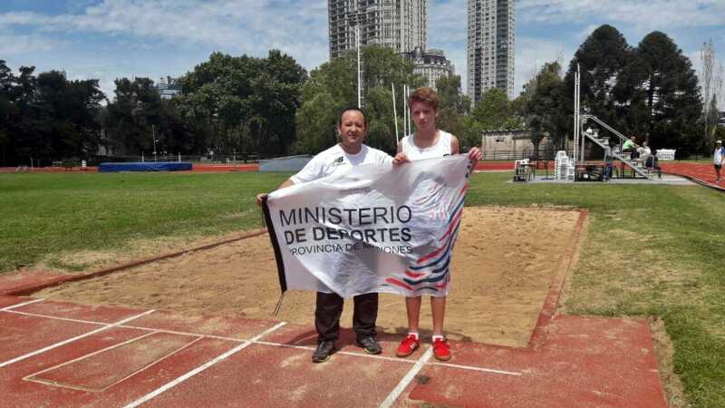 Atletismo adaptado: Lucas Maidana logró la clasificación a los Juegos Sudamericanos Escolares 2 Maidana junto a profe Leo Ibarra