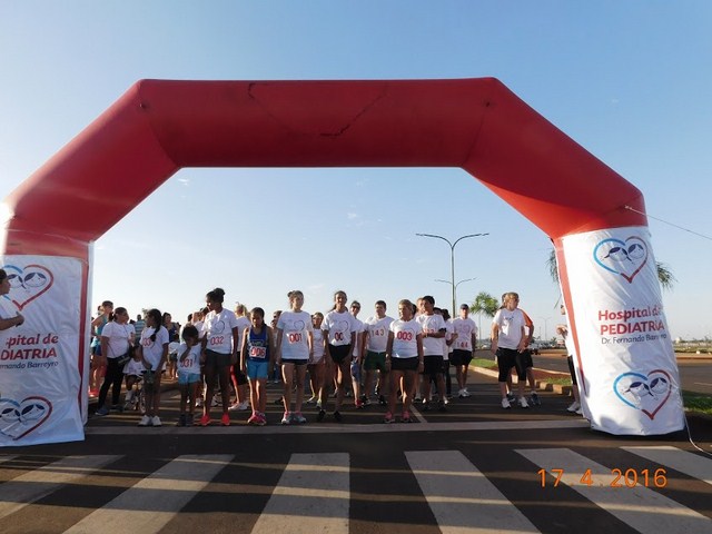Exitosa participación en la maratón solidaria en homenaje a los niños con cardiopatías congénitas 2 Maraton solidaria pediatria.jpg 1